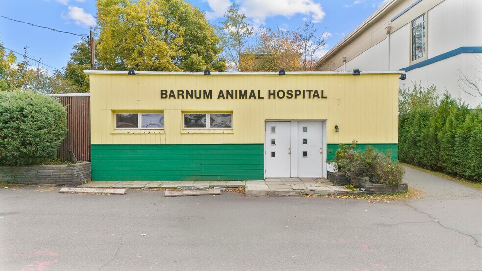 Primary Photo Of 755 Barnum Avenue Cutoff, Stratford Veterinarian Kennel For Sale
