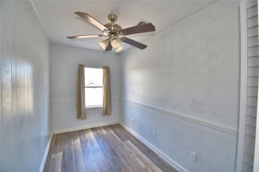 More Photos Of 208 Center St, Auburndale Office For Sale