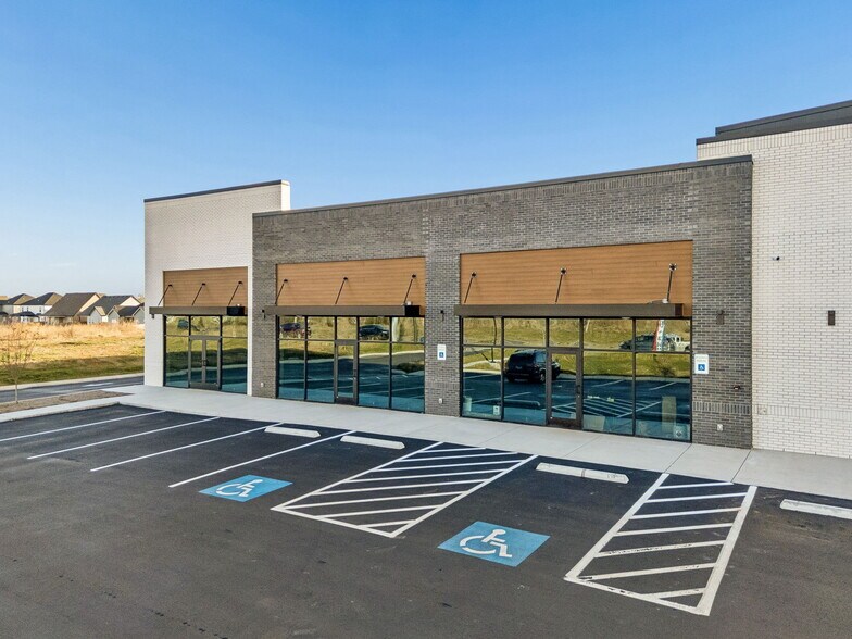 More Photos Of 1001 Creek Way, Clarksville Freestanding For Lease
