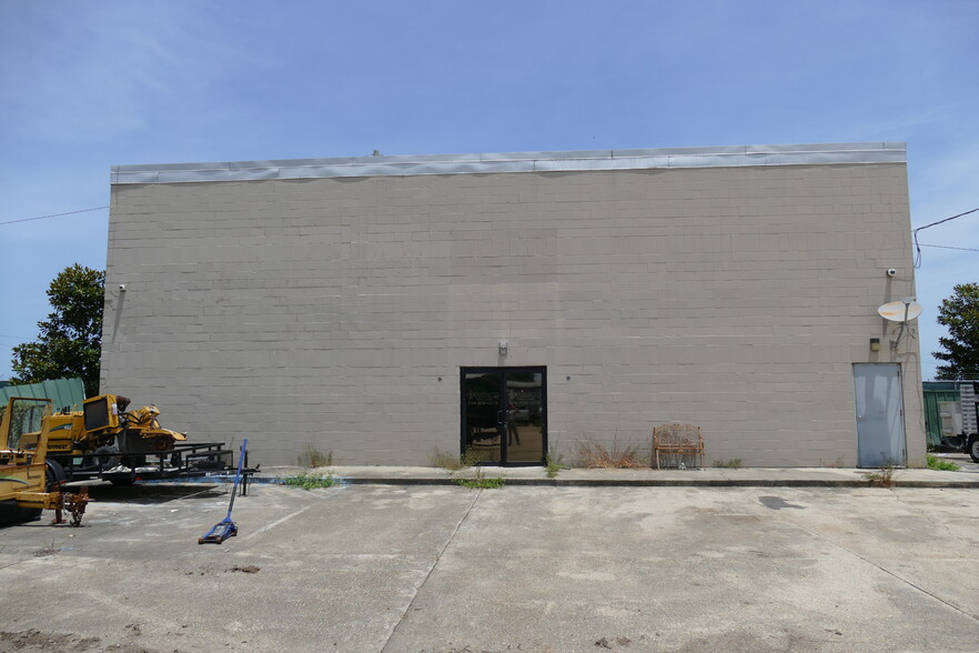 Primary Photo Of 96 W 27th St, Kenner Industrial For Sale