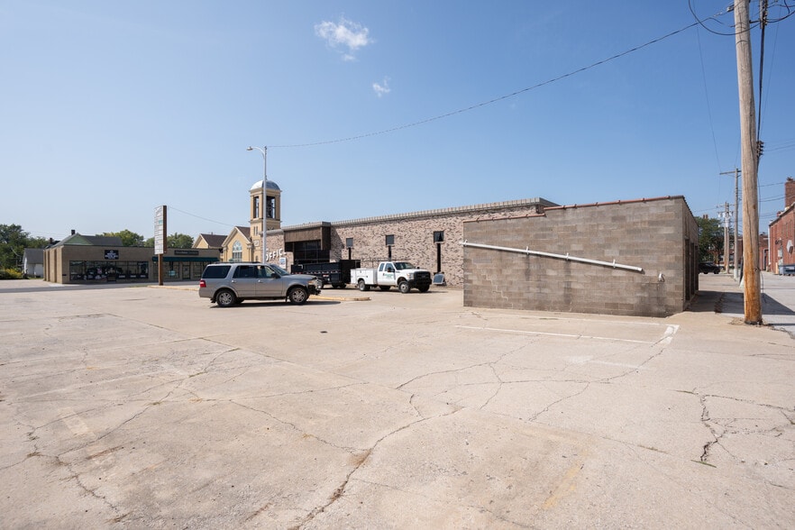 More Photos Of 509 - 511 W. Rollins, Moberly Office For Lease