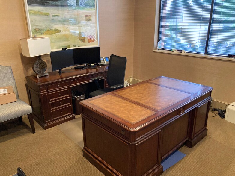 More Photos Of 1568 Union Ave, Memphis Office For Sale