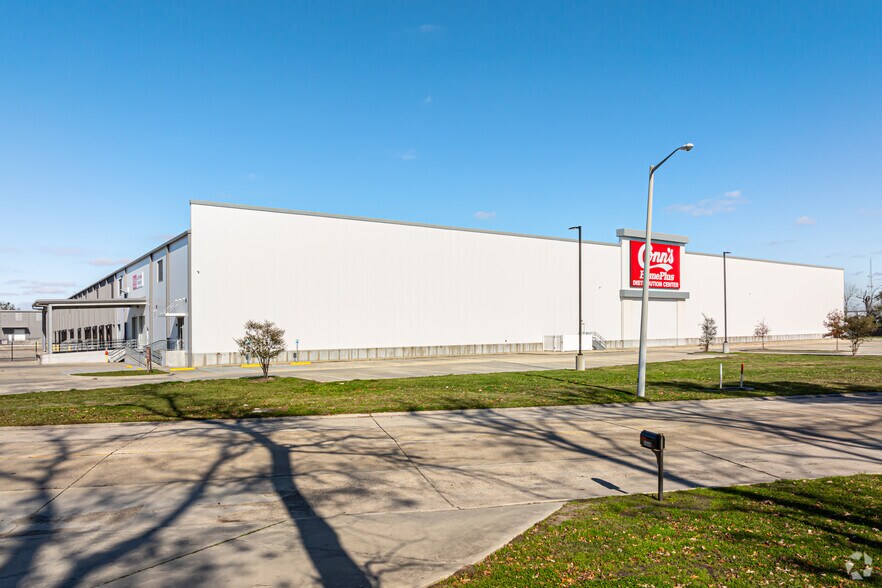 More Photos Of 2070 Commercial Dr, Port Allen Industrial For Sale