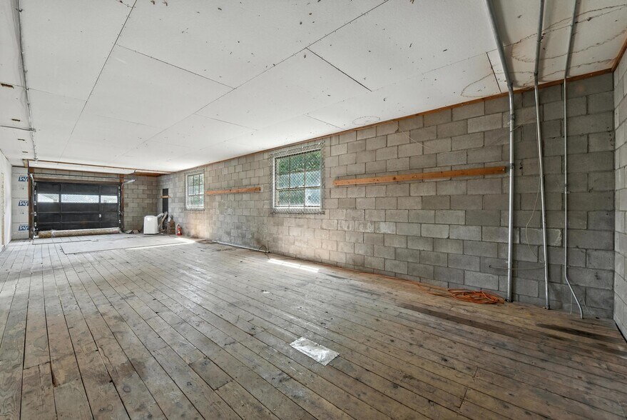More Photos Of 2324 Vermillion St, Hastings Freestanding For Sale