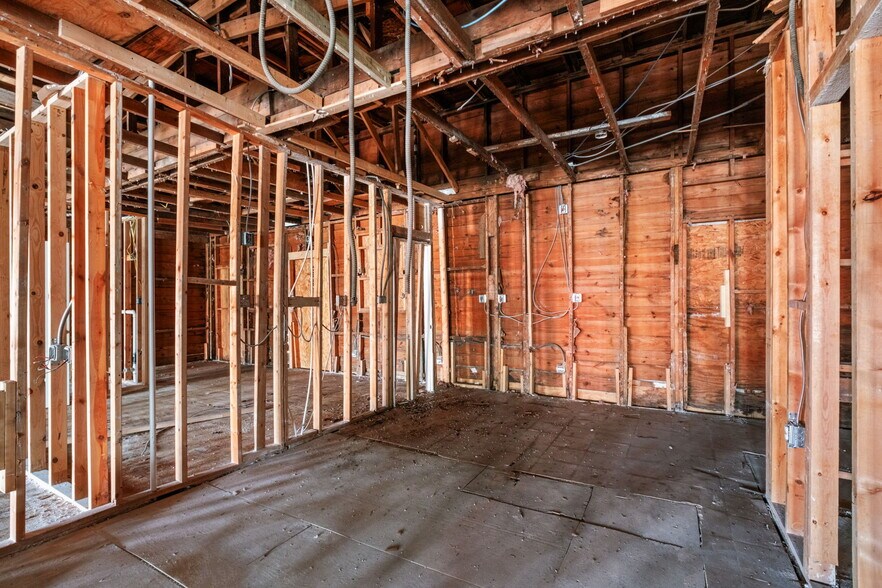 More Photos Of 2219 S Flores St, San Antonio Freestanding For Sale