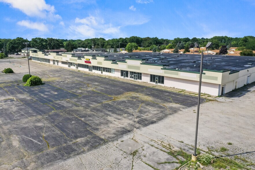 Primary Photo Of 2865-2885 Bay Rd, Saginaw Freestanding For Sale