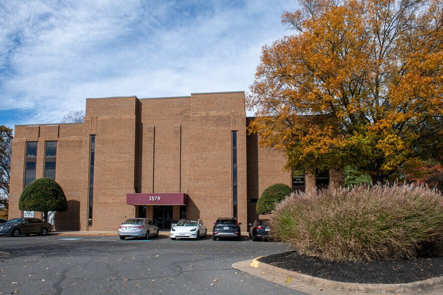 Primary Photo Of 2579 John Milton Dr, Herndon Office For Lease