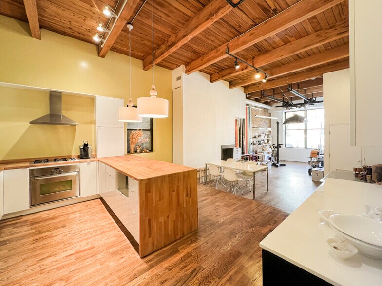 More Photos Of 1113 W Armitage Ave, Chicago Storefront Retail Office For Lease