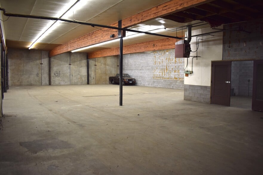 More Photos Of 613 Pacific Ave S, Kelso Distribution For Lease