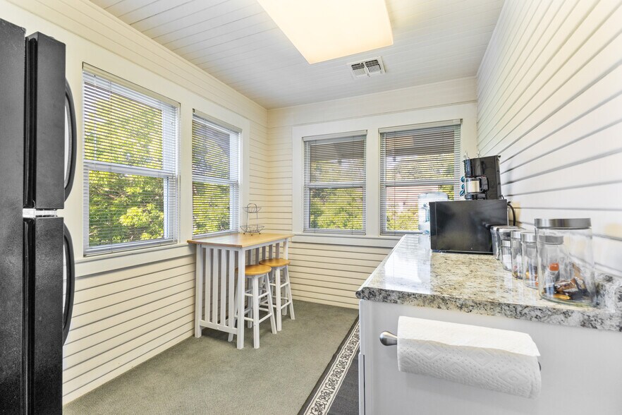 More Photos Of 700 College Ave, Santa Rosa Office For Sale