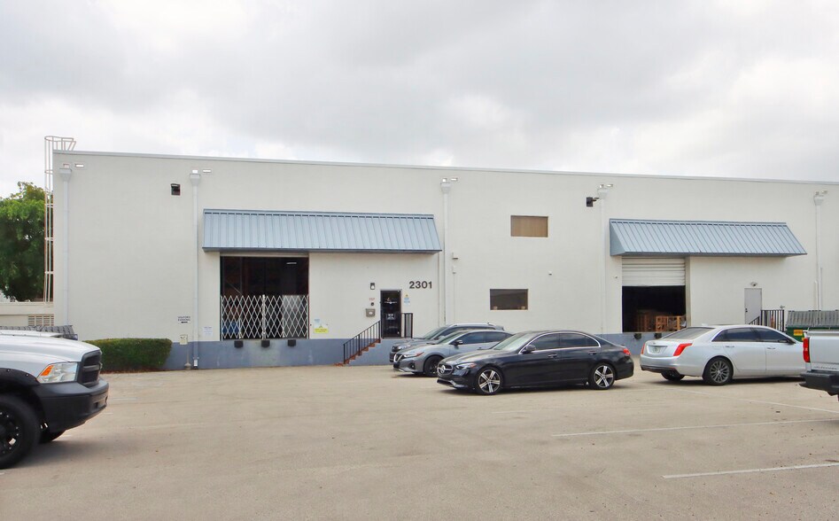 Primary Photo Of 2301-2315 Stirling Rd, Fort Lauderdale Warehouse For Lease