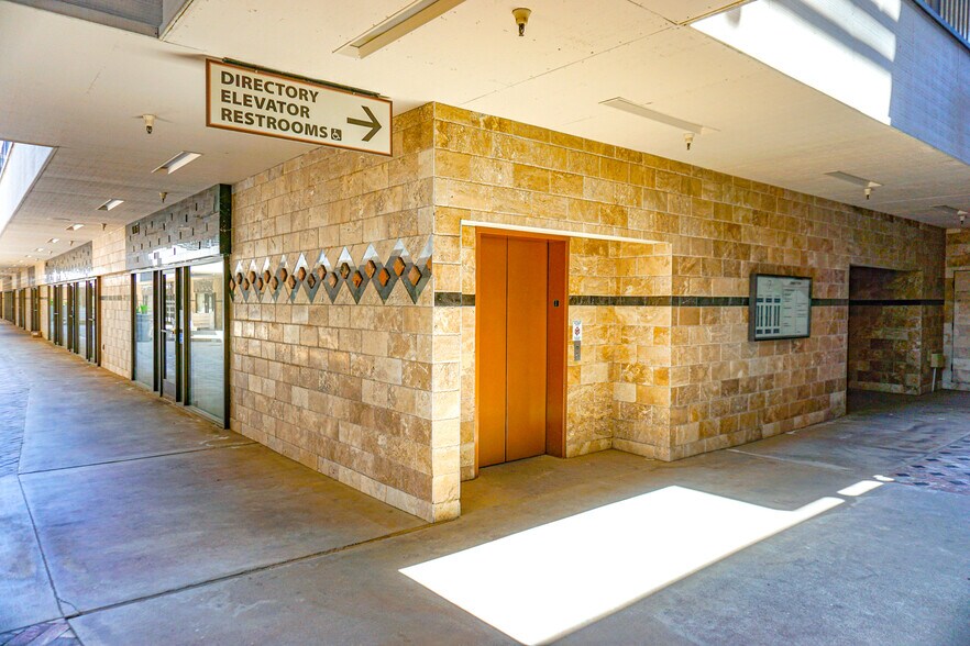 More Photos Of 770 E Shaw Ave, Fresno Office For Lease