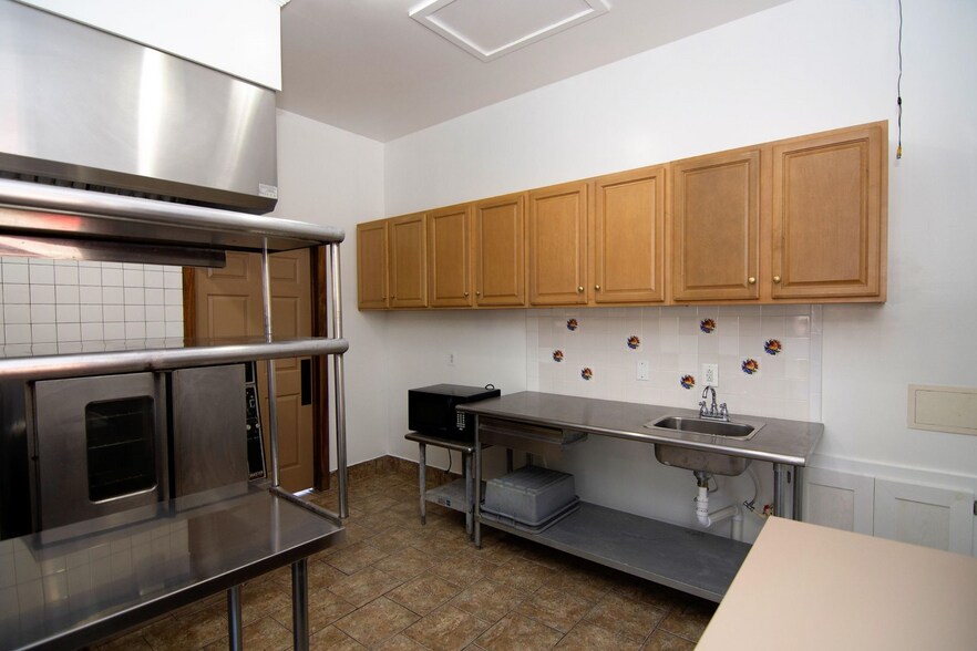 More Photos Of 846 Hinton Bypass Byp, Hinton Restaurant For Lease