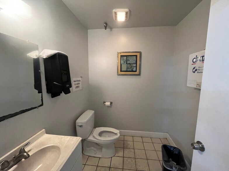 More Photos Of 1310 53rd St, West Palm Beach Manufacturing For Lease