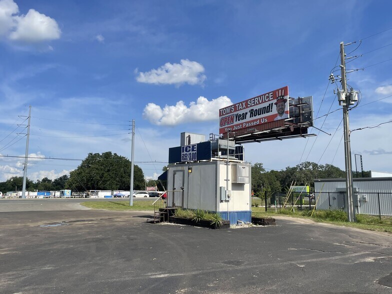 More Photos Of 2520 US Hwy 441, Fruitland Park General Retail For Sale