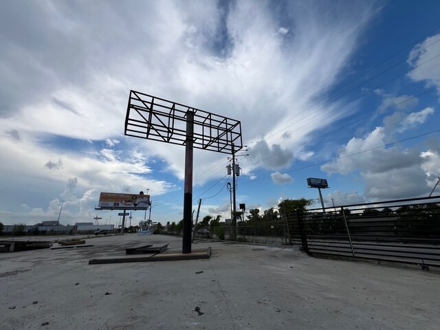 More Photos Of 4900 North Fwy, Houston Land For Lease