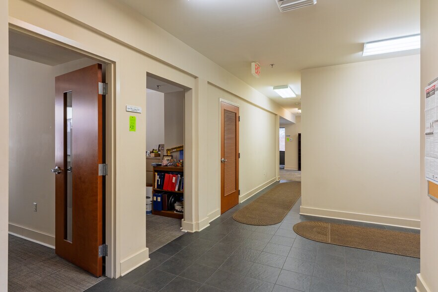 More Photos Of 47 Park Ave, Elverson Distribution For Lease