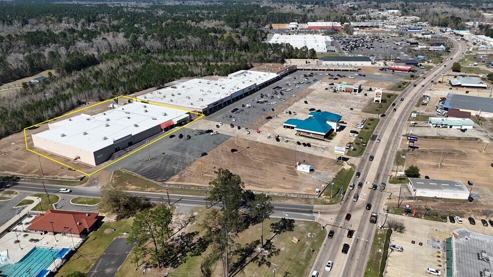 More Photos Of 1005-1027 N Pine St, Deridder Unknown For Lease