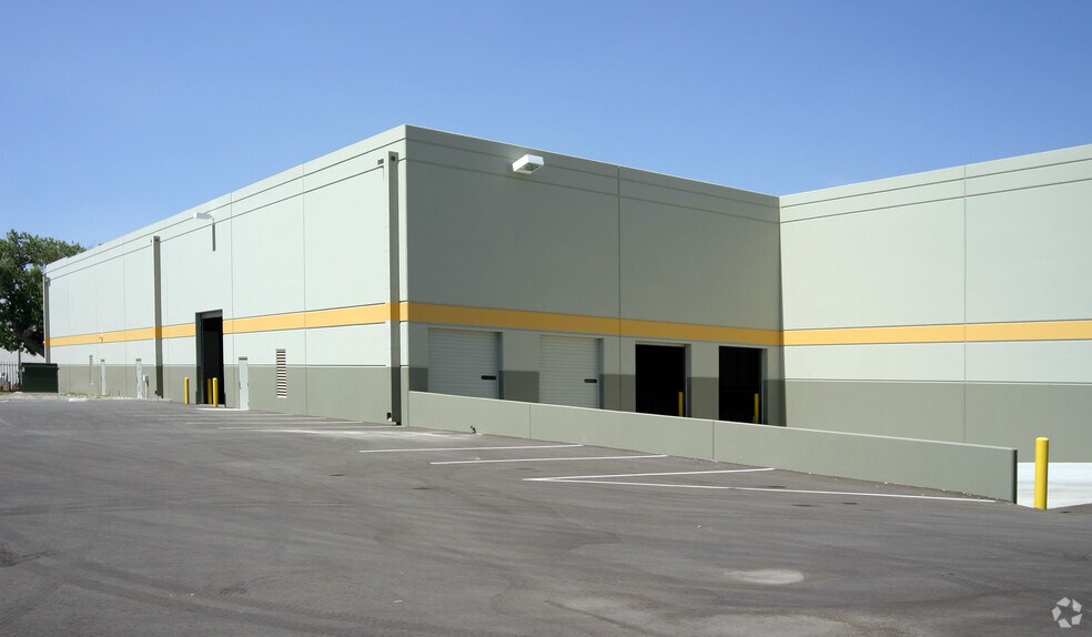 More Photos Of 381 N Main St, Riverside Manufacturing For Lease