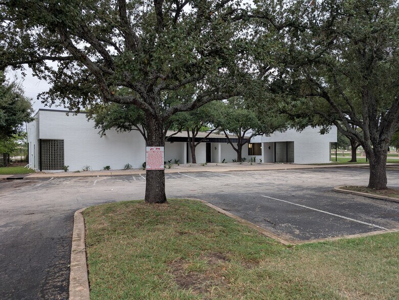 More Photos Of 1315 Sam Bass Cir, Round Rock Office For Lease