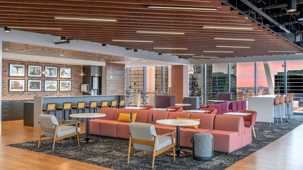 More Photos Of 601 S Clark St, Saint Louis Freestanding For Lease