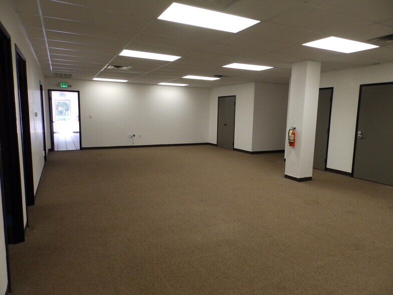 More Photos Of 2005 Tile Factory Rd, Palestine Manufacturing For Lease