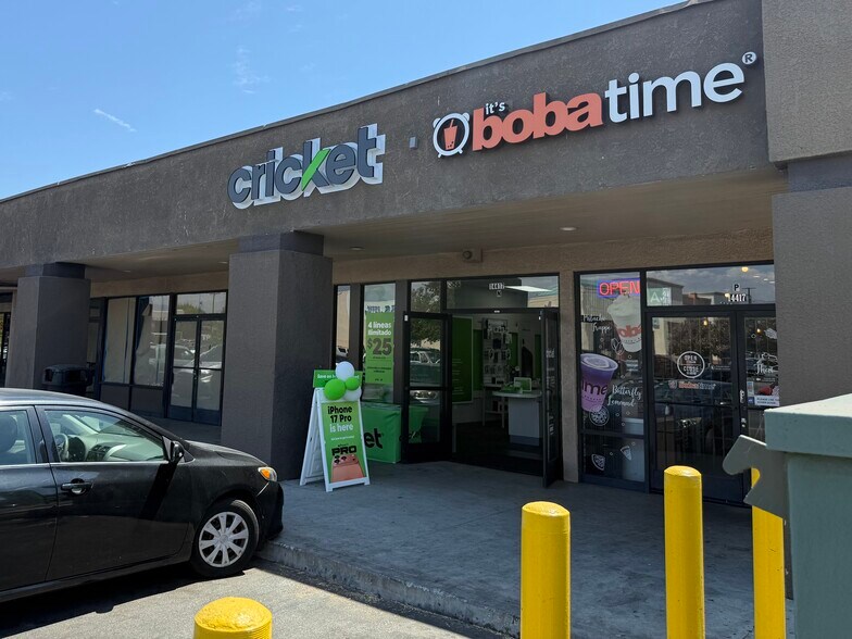 More Photos Of 14417 Roscoe Blvd, Van Nuys Freestanding For Lease