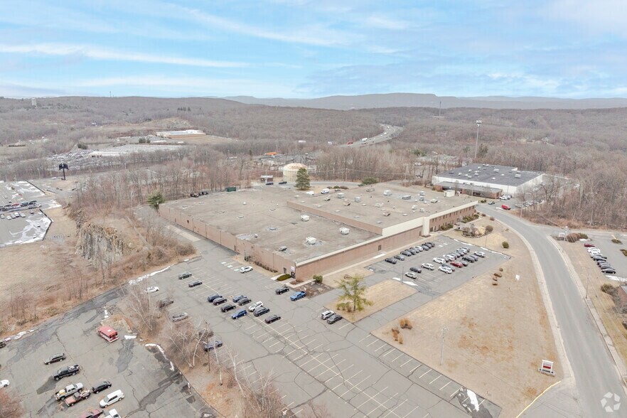 More Photos Of 84 Progress Ln, Waterbury Flex For Lease