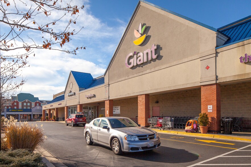 Primary Photo Of 10515-10631 Greenbelt Rd, Lanham General Retail For Lease