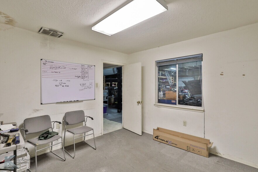 More Photos Of 2150 Industrial Blvd, Abilene Office For Sale