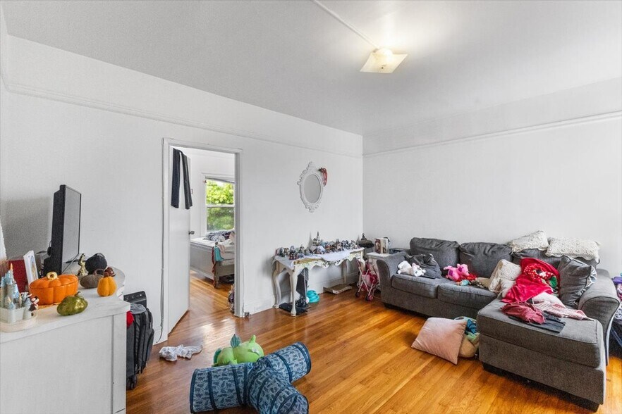 More Photos Of 2835 Anza St, San Francisco Apartments For Sale