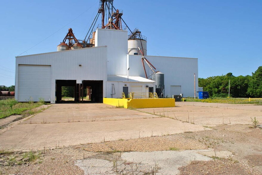 More Photos Of 220 Progress Blvd, Longview Warehouse For Sale