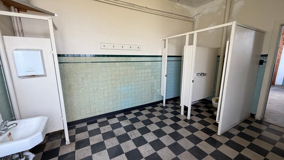 More Photos Of 1350 Balata St, Easton Warehouse For Sale