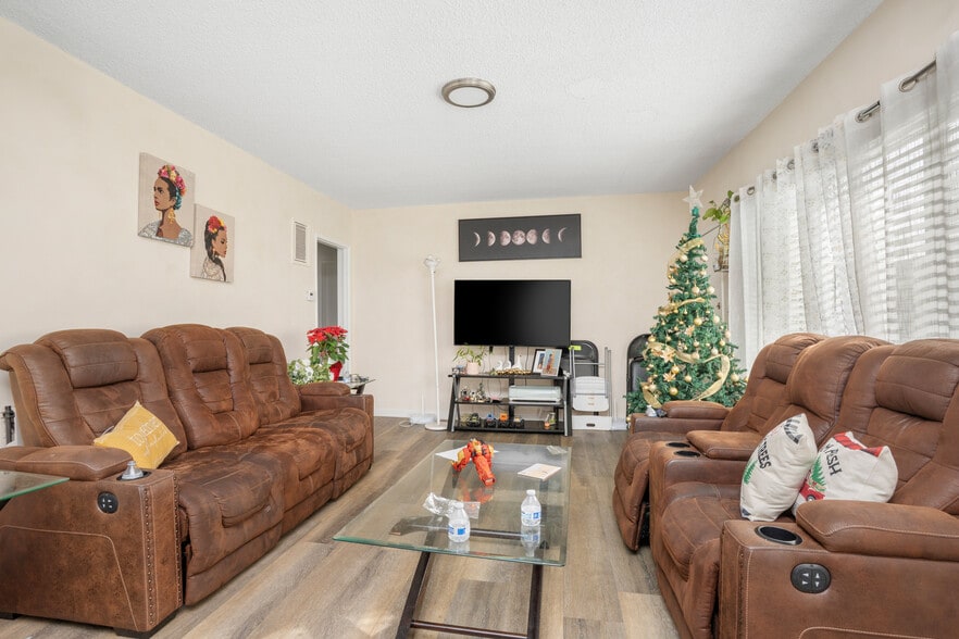 More Photos Of 6632 Darby Ave, Reseda Apartments For Sale