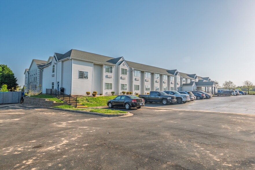 More Photos Of 1901 Broadcast St, Gastonia Hotel For Sale