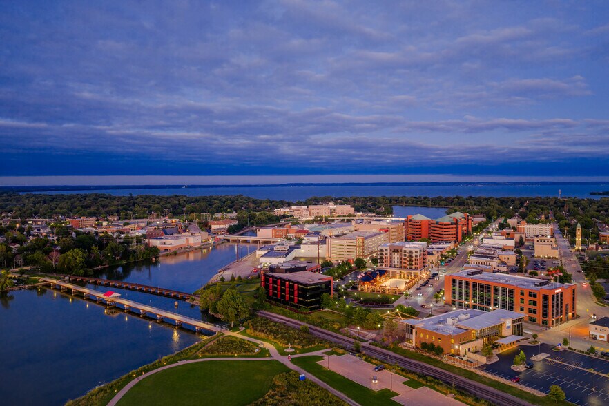 More Photos Of 120 N Commercial St, Neenah Office For Lease
