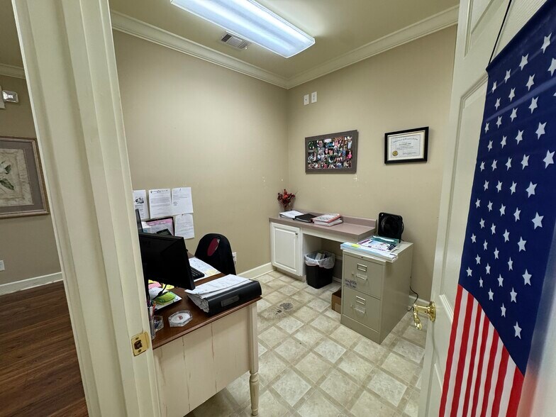 More Photos Of 1001 Fernwood Dr, Milledgeville Medical For Sale