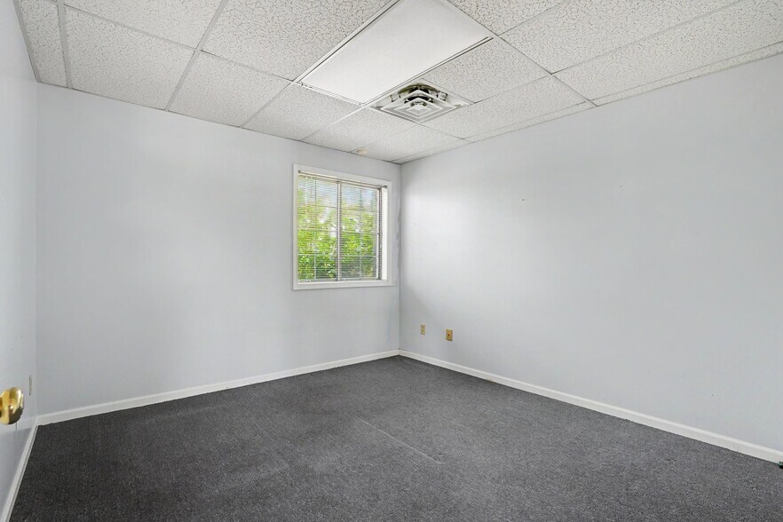 More Photos Of 13010 White Ave, Grandview Office For Sale