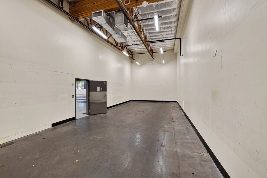 More Photos Of 1401 Broadway, Sacramento Drugstore For Lease