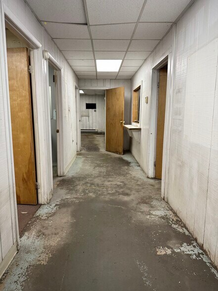More Photos Of 21 Squires St, Cortland Warehouse For Lease