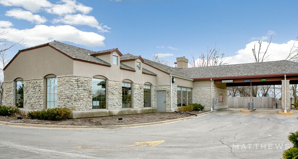 More Photos Of 2595 Waukegan Rd, Bannockburn Bank For Lease