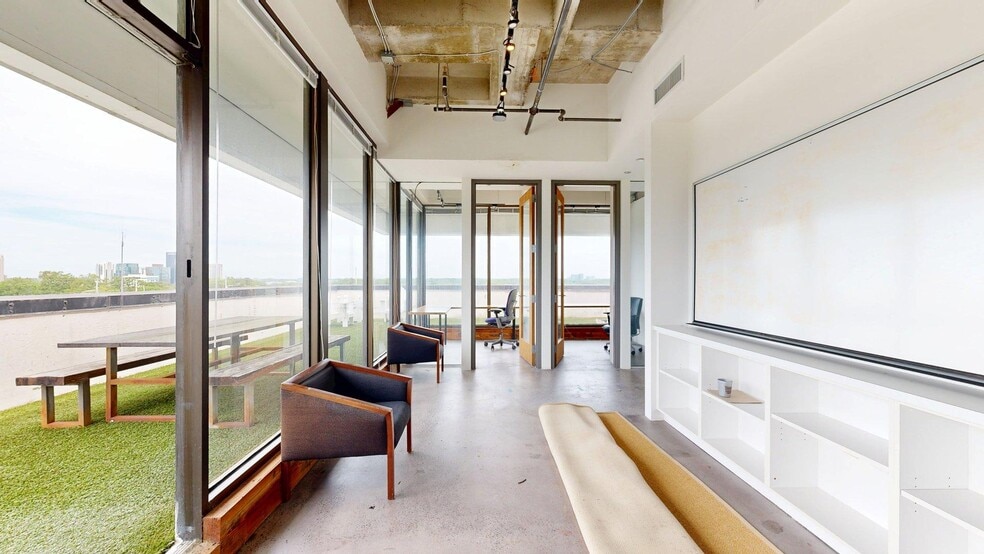 More Photos Of 550 Pharr Rd NE, Atlanta Office For Sale