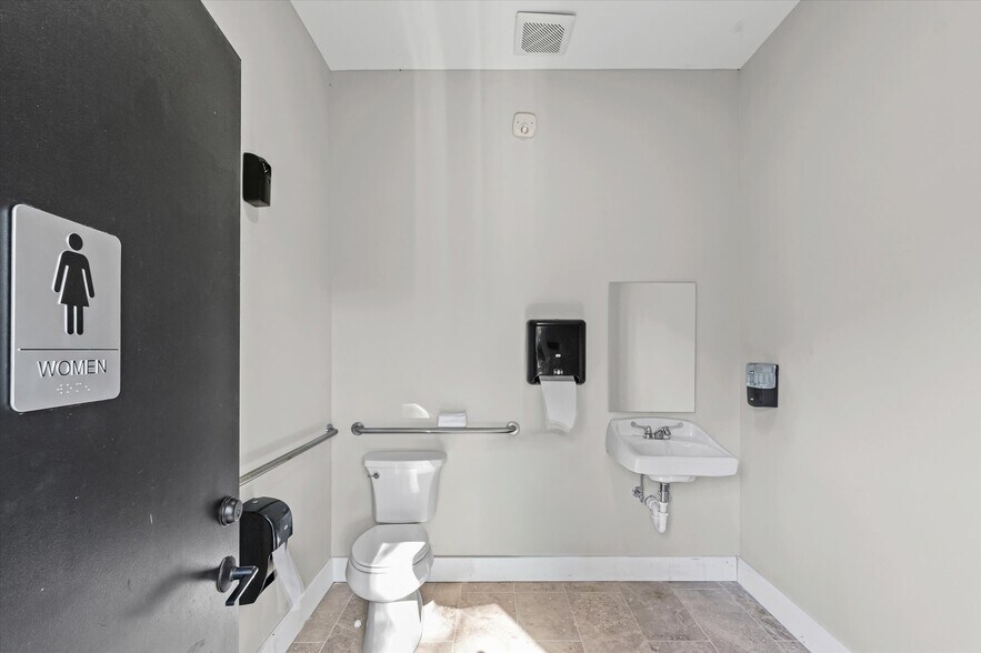 More Photos Of 125 S Market St, Paxton Specialty For Sale