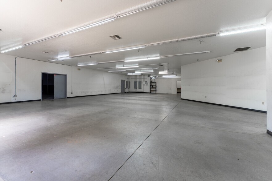 More Photos Of 1759 W Avenue J12, Lancaster Freestanding For Lease