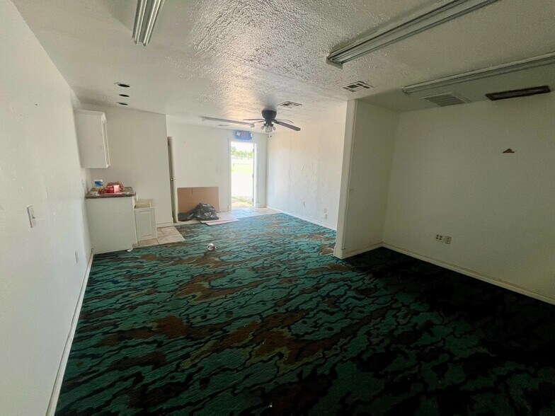 More Photos Of 3401 Tinker Diagonal St, Oklahoma City Light Distribution For Lease