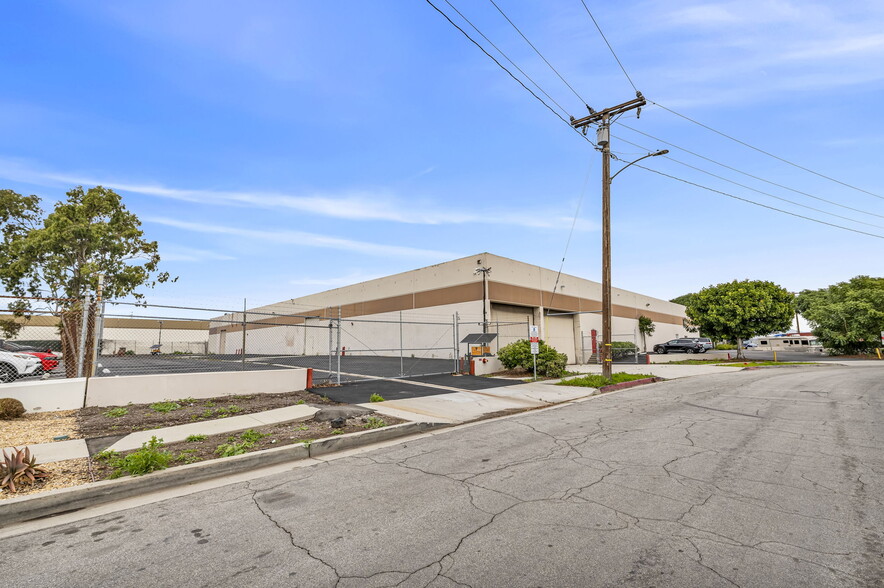 More Photos Of 18737 S Reyes Ave, East Rancho Dominguez Distribution For Sale