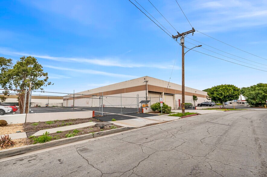 More Photos Of 18737 S Reyes Ave, East Rancho Dominguez Distribution For Sale