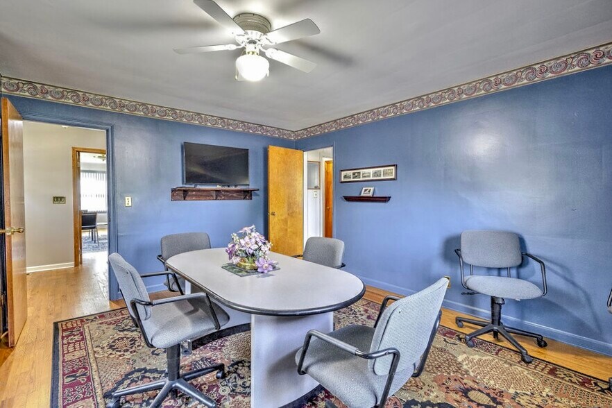 More Photos Of 719 Coshocton Ave, Mount Vernon Office For Sale