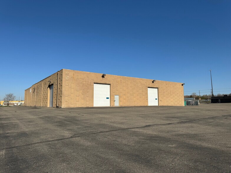 More Photos Of 335 E 78th St, Bloomington Warehouse For Lease