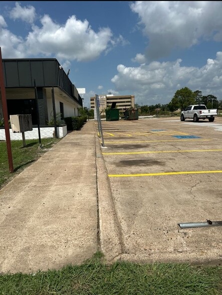More Photos Of 13131 East Fwy, Houston Freestanding For Sale